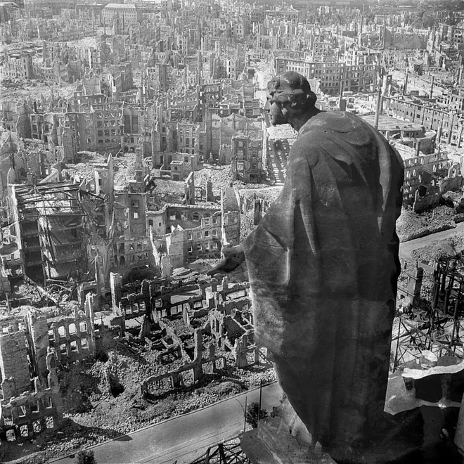 Zdenko je svojim na Švedskem pripovedoval, da je otrok iz porušenega Dresdna. FOTO: Deutsche Fotothek/Wikipedia