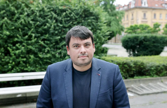 Predsednik konference SD Jernej Štromajer je trenutno zaposlen na zunanjem ministrstvu, pred tem je služboval v Hanovem ministrstvu na gospodarskem ministrstvu. FOTO: Blaž Samec