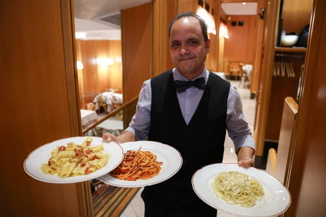 »Naša tradicija temelji na hrani. Če se dotakneš edine stvari, ki jo imamo – ki je znana po vsem svetu … nas to lahko malo užali.« FOTO: Guglielmo Mangiapane/Reuters