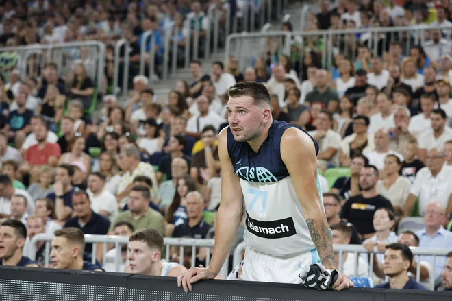 Luka Dončić je dočakal tekmo v polnih Stožicah, dosegel je 19 točk, zadel je tri trojke. FOTOGRAFIJE: Leon Vidic
