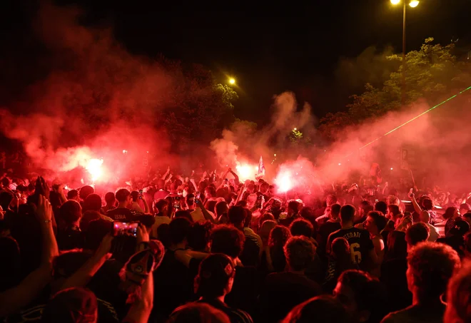 Do velikih izgredov je prišlo tudi po zmagi PSG v finalu lige prvakov, končalo se je s tremi smrtnimi žrtvami. FOTO: Tom Nicholson/Reuters