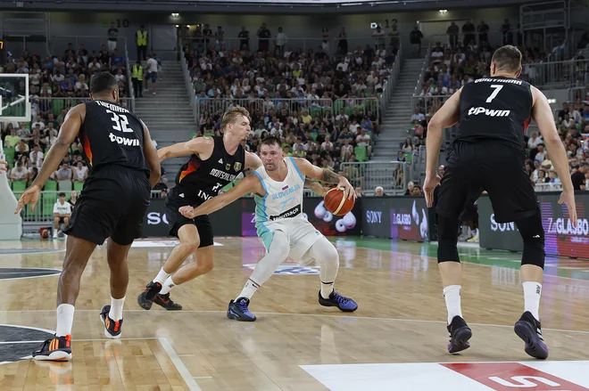 Luka Dončić je ostal doma. FOTO: Leon Vidic