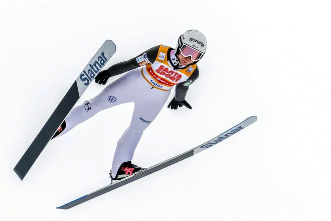 Nika Prevc v nedeljo ni skočila na zmagovalni oder. FOTO: Lehtikuva/Reuters
