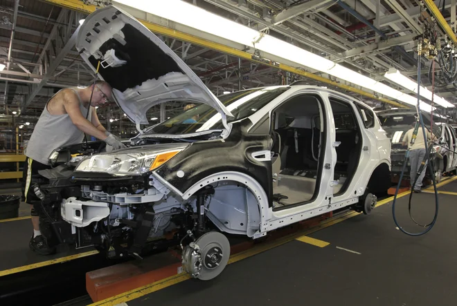 Prvega avgusta je Ford, ki 80 odstotkov vozil za ameriški trg proizvede doma, poročal o neto izgubi v obdobju od aprila do junija, saj je 800 milijonov dolarjev stroškov izničilo njegov dobiček. FOTO: John Sommers/Reuters