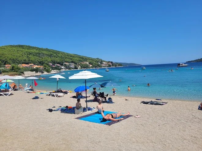 Letos na hrvaških plažah menda ni takšne gneče kot v preteklih letih. FOTO: Tina Horvat