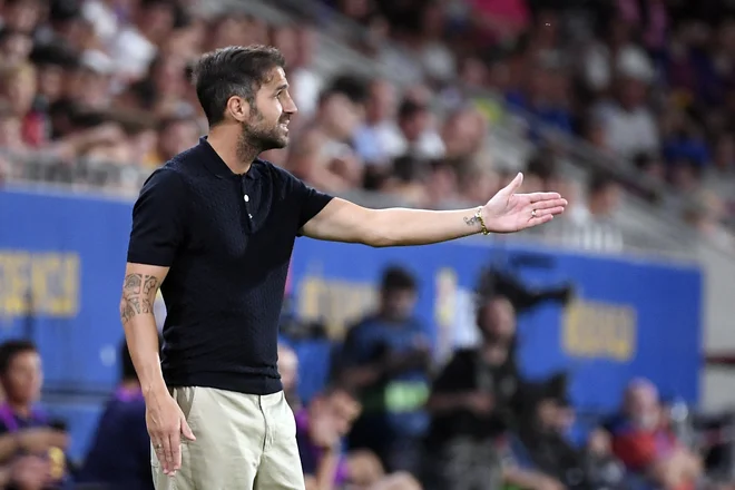 Cesc Fabregas napovedujejo uspešno trenersko kariero, a nekdanji španski reprezentant in zvezdnik Arsenala, Barcelone ter Chelseaja je priznal, da se še uči trenerskega poklica. FOTO;: Josep Lago/AFP