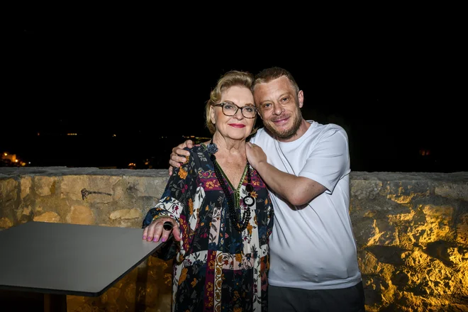 Sin Matija Dedić je pred petimi leti preigraval očetovo glasbo, pred dobrim mesecem se je tudi on poslovil. FOTO: Niksa Stipanicev/Cropix