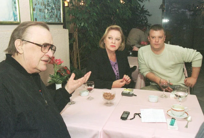 V družinskem krogu, ki ga ni več. FOTO: Goran Mehkek/Cropix