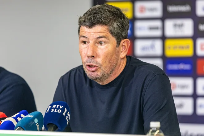 »Vse, kar lahko zatrdim, je, da bomo trdo trenirali, vsak dan,« je ob predstavitvi za trenerja Olimpije povedal Erwin van de Looi. FOTO: Voranc Vogel
