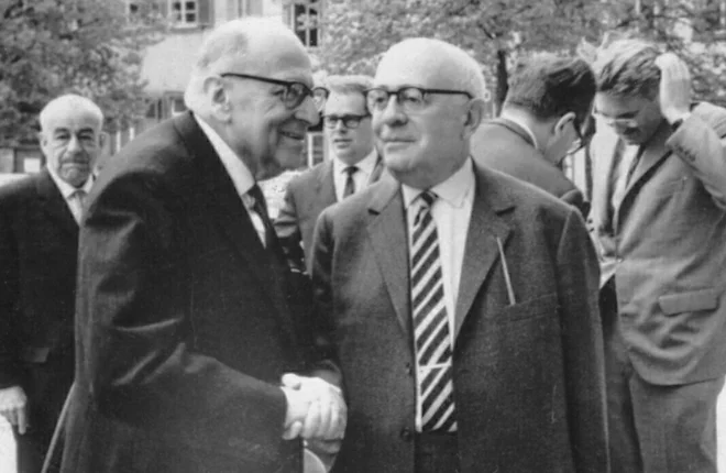 Žižek spomni, da niti veliki misleci preteklosti, kot sta bila Theodor Adorno in Max Horkheimer iz znamenite Frankfurtske šole, na katera se sklicuje tudi Paans, niso imeli lahkih odgovorov. FOTO: Jjshapiro/Wikipedia