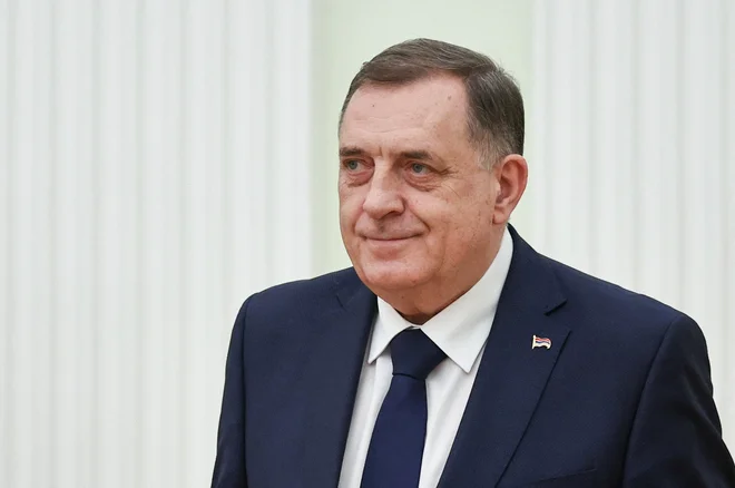 Obsojeni voditelj bosanskih Srbov Milorad Dodik si lahko vsaj malo oddahne, saj je enoletno zaporno kazen zamenjal za dobrih 18 tisoč evrov. Foto Mikhail Tereshchenko Via Reuters