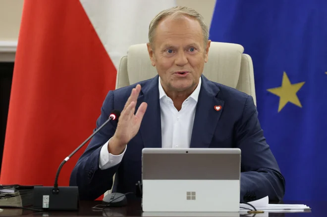 Poljski premier Donald Tusk je obljubil, da se bo vsak, ki je delal napake pri porabi sredstev, soočil s posledicami. FOTO: Robert Kowalewski/Agencja Wyborcza.pl Via Reuters