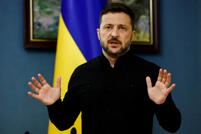 Ukrajinski predsednik je dejal, da ne verjame, da Trump podpira ruske zahteve, in izrazil upanje, da bo deloval kot pošten posrednik na AljaskI. FOTO: Thomas Peter/Reuters
