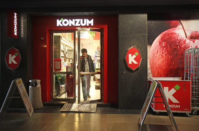 Lokalnim skupnostim naj bi bilo omogočeno, da same odločajo o delovnem času trgovin. FOTO: Jure Eržen/Delo