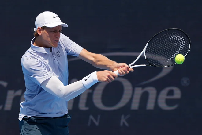 Jannik Sinner je v dveh nizih premagal kvalifikanta. FOTO: Dylan Buell/Getty Images Via AFP